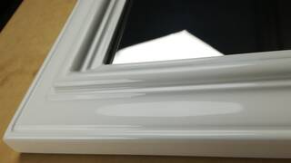 Lustro w białej ramie na wymiar