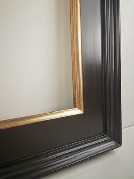 Rama do obrazu Casina 2, złoto księżycowe 22 karat na czerwonej glince. Kolor czarny z dodatkiem brązu. 