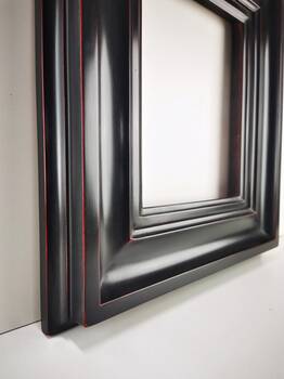 Czarna szeroka rama obrazu- detal rogu