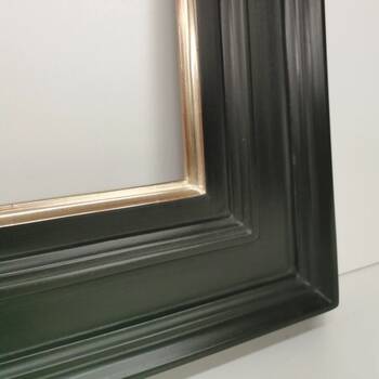 Szeroka listwa ramy Lavinia (110 mm), pozłacana na czerwonej glince, z ręcznie malowanymi bokami.