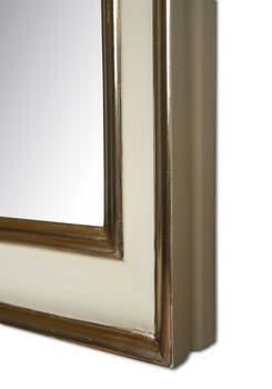 Lustro w złotej ramie do salonu lub przedpokoju