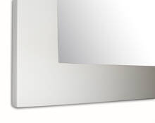 Lustro w białej ramie