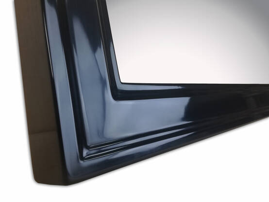 Lustro w czarnej ramie