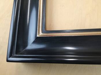 Czarna rama do obrazu złocona złotem księżycowym