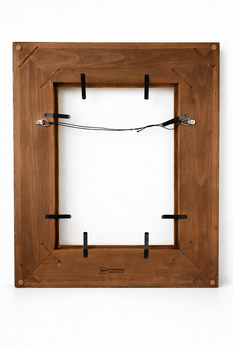 Tył ramy, zdjęcie poglądowe ramy w wersji pustej do oprawy blejtramu bez szkła.