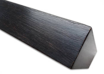 Boki ramy ręcznie malowana z fakturą pędzla w kolorach ciemnego dębu i czerni są dodatkowo nabłyszczane woskami.