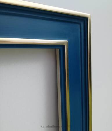 Niebieska rama do obrazu pozłacana złotem płatkowym 22 karat.