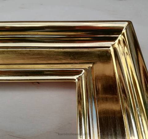 Dodaj odrobinę klasy do swojego salonu dzięki eleganckim lustrom